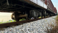 bac giang di bo theo duong tau nguoi dan ong thiet mang