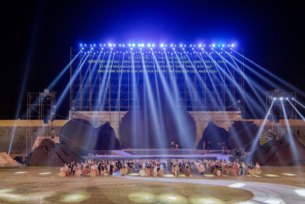 Hơn 3000 diễn viên, người dân tập luyện ngày đêm cho Lễ vinh danh di sản thế giới Xòe Thái