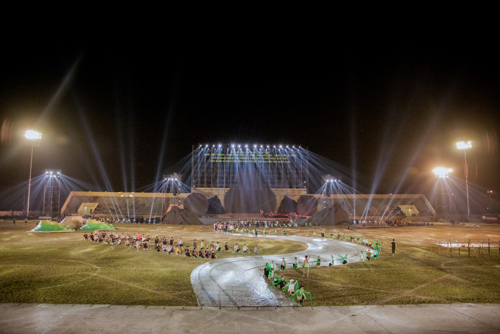 Hơn 3000 diễn viên, người dân tập luyện ngày đêm cho Lễ vinh danh di sản thế giới Xòe Thái