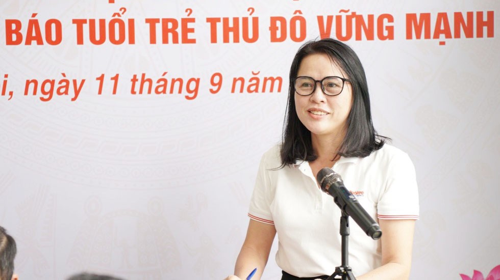 Đảng viên Vũ Hương Giang, Chi ủy viên, Ủy viên Ban biên tập, Trưởng ban Thanh niên phát biểu tham luận