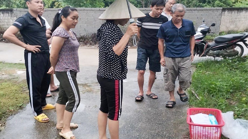 Bắc Giang: Bé sơ sinh bị bỏ rơi tại cổng nhà dân