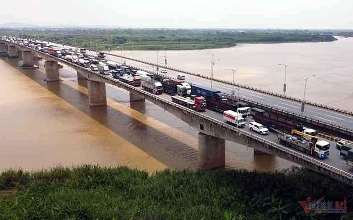 Phát hiện thi thể nữ giới trên sông Đuống nghi là kẻ bắt cóc bé 2 tuổi