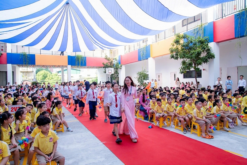 Hệ thống Trường Vietschool rộn ràng khai giảng năm học mới