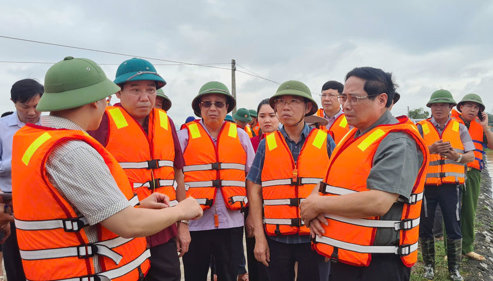 Thủ tướng Phạm Minh Chính kiểm tra, chỉ đạo công tác phòng, chống lũ tại Bắc Giang