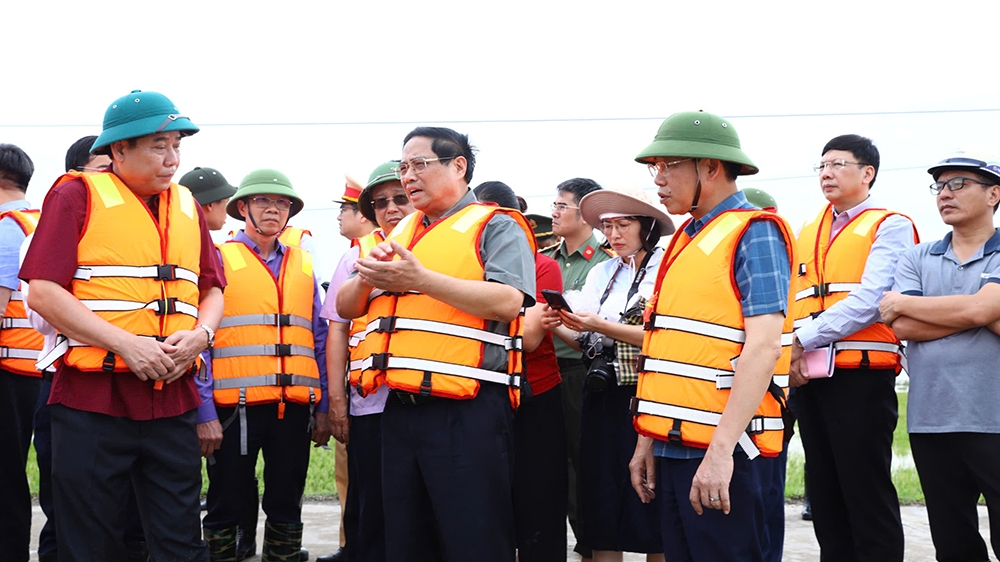 Thủ tướng Phạm Minh Chính kiểm tra, chỉ đạo công tác phòng, chống lũ tại Bắc Giang