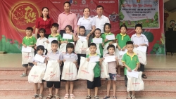 Hội Chữ thập đỏ tỉnh Bắc Giang trao quà Tết Trung thu cho thiếu nhi