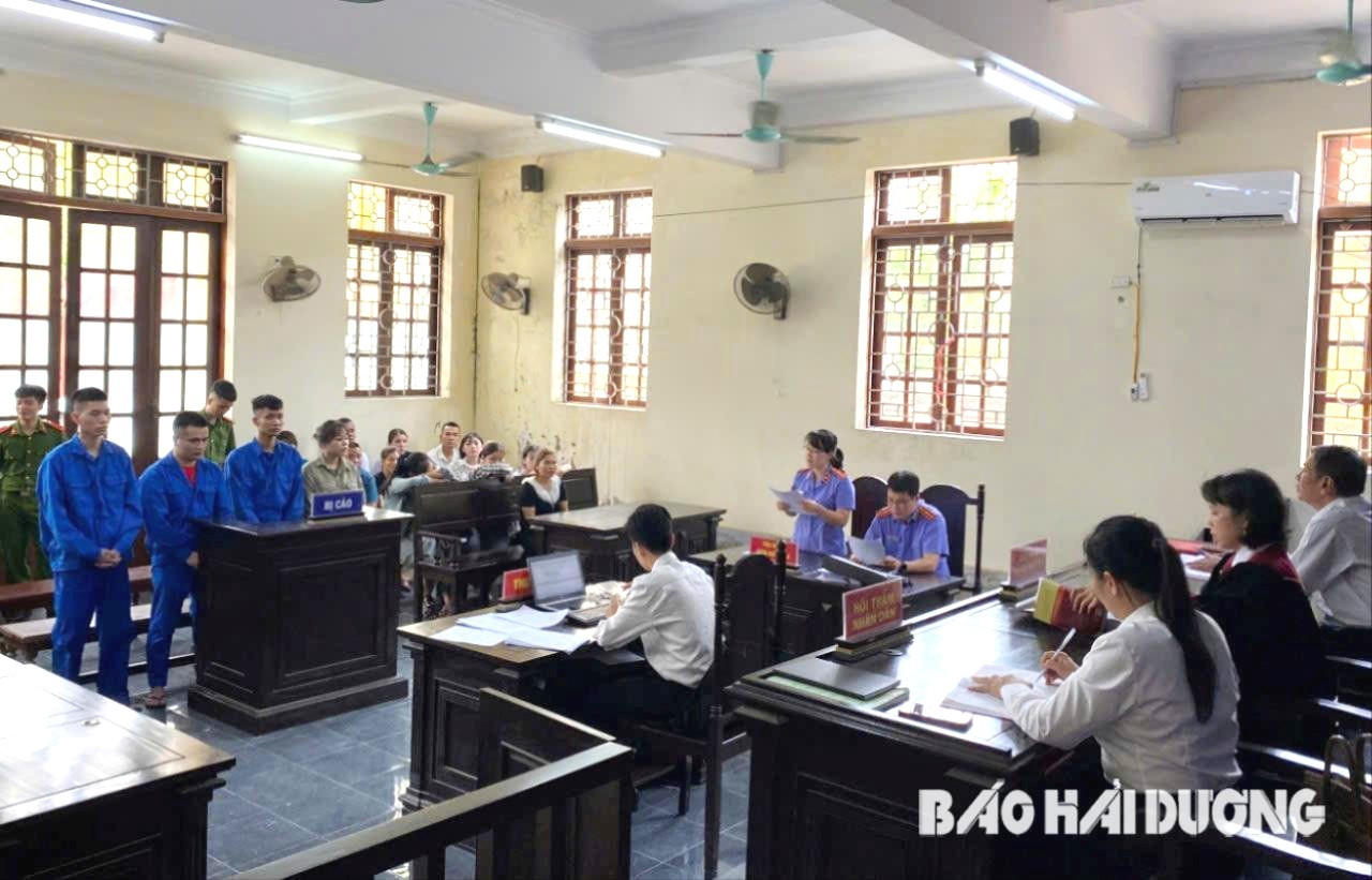 Nhóm 4 nam, nữ thanh thiếu niên vào vòng lao lý vì tổ chức sử dụng ma túy