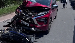 bac ninh va cham giua o to va xe may khien 2 nguoi thuong vong