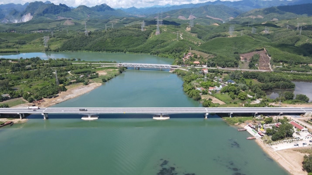 Bến phà Long Đại hôm nay. Những cuộc hội ngộ đặc biệt bên bến phà II Long Đại