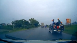 bac ninh xu ly tai xe ban tai cho 5 cong nhan ngoi tren thung xe nguy hiem