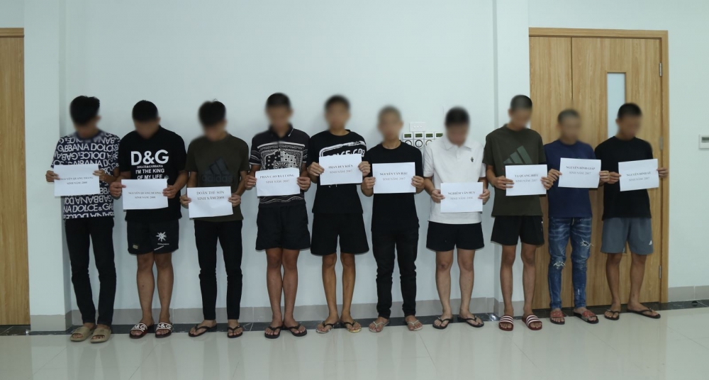 Các đối tượng tại cơ quan Cảnh sát điều tra Công an tỉnh Bắc Ninh: Khởi tố 13 thanh thiếu niên liên quan vụ hỗn chiến, cố ý gây thương tích