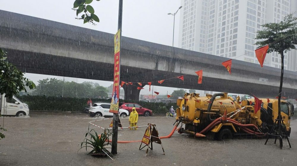 Đường Nguyễn Xiển, mực nước khá cao