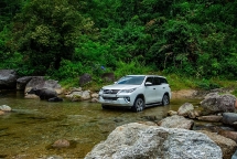 Toyota Việt Nam có 3 mẫu lọt top 10 xe bán chạy nhất