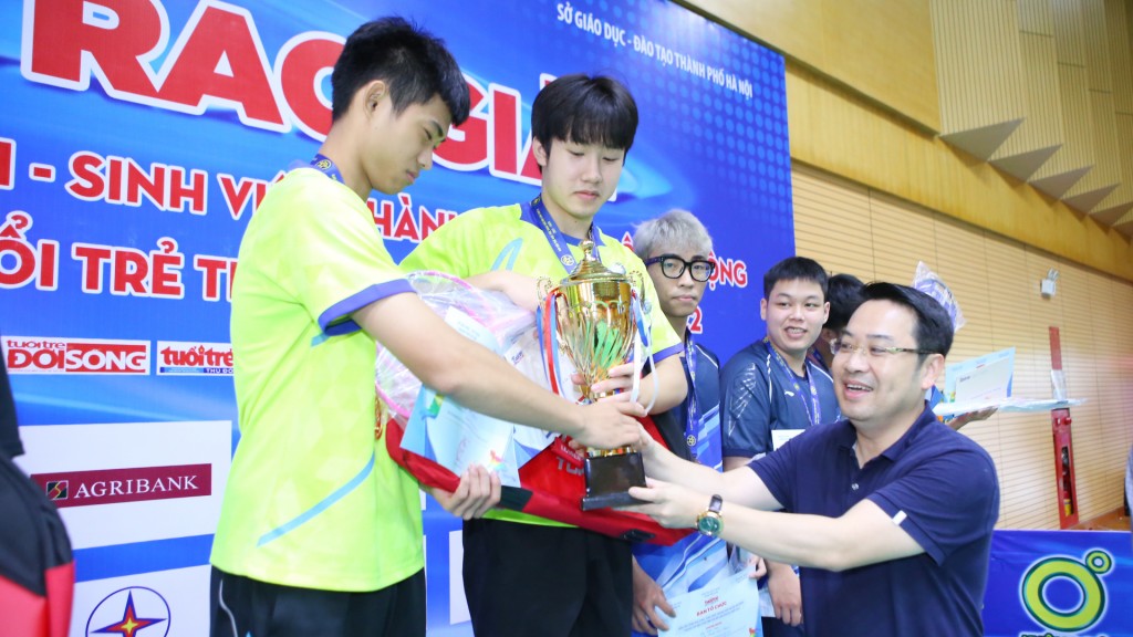 Giải Cầu lông HS-SV TP Hà Nội tranh cúp báo Tuổi trẻ Thủ đô lần thứ IX thành công rực rỡ