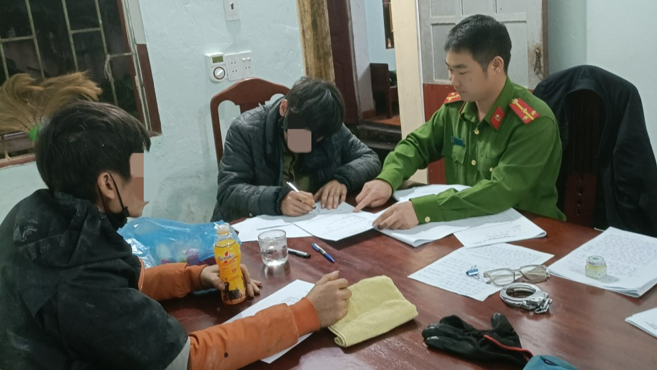 Sơn Động: Công an xã Long Sơn, huyện Sơn Động bắt giữ 02 đối tượng nghiện ma túy trộm cắp tài sản.