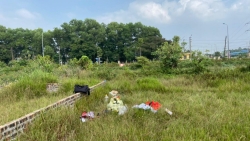 bac giang phat hien 1 xac tre so sinh trong thung bia carton o nghia trang