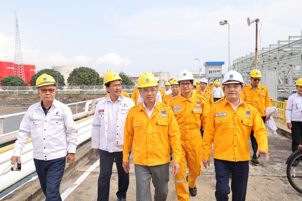 Đoàn cán bộ kiểm tra thực tế công trình tại Kho cảng PV GAS Vũng Tàu