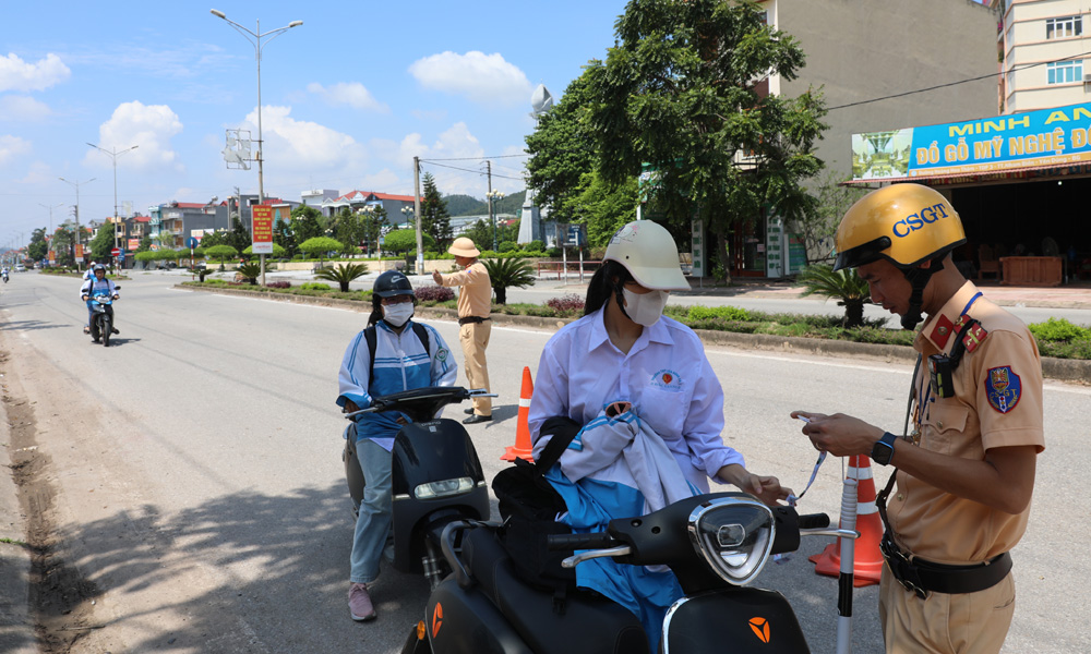 Bắc Giang: Nửa tháng, xử lý hơn 840 học sinh vi phạm trật tự an toàn giao thông