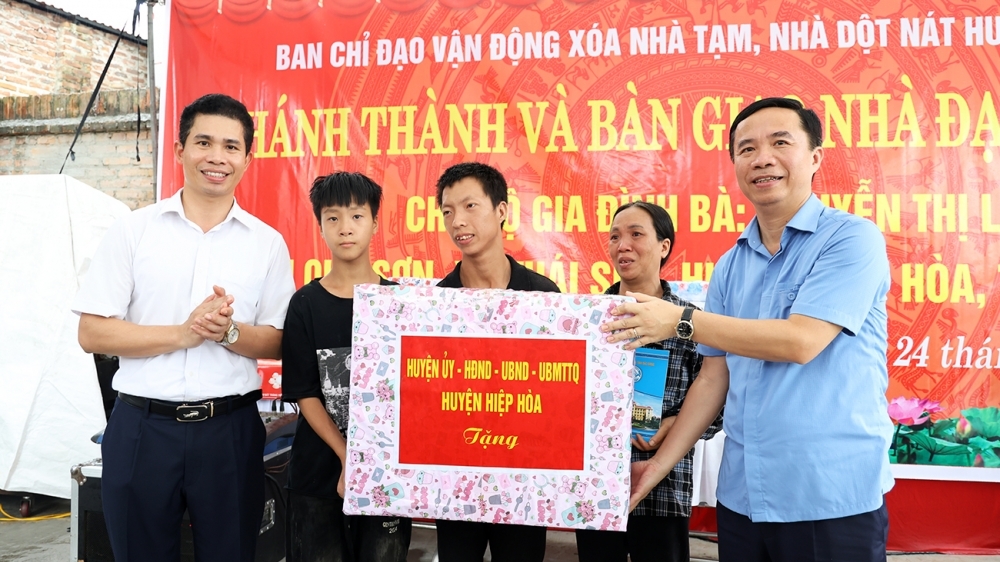 Bắc Giang: Trích Quỹ “Vì người nghèo” hỗ trợ xây dựng xóa nhà tạm, nhà dột nát