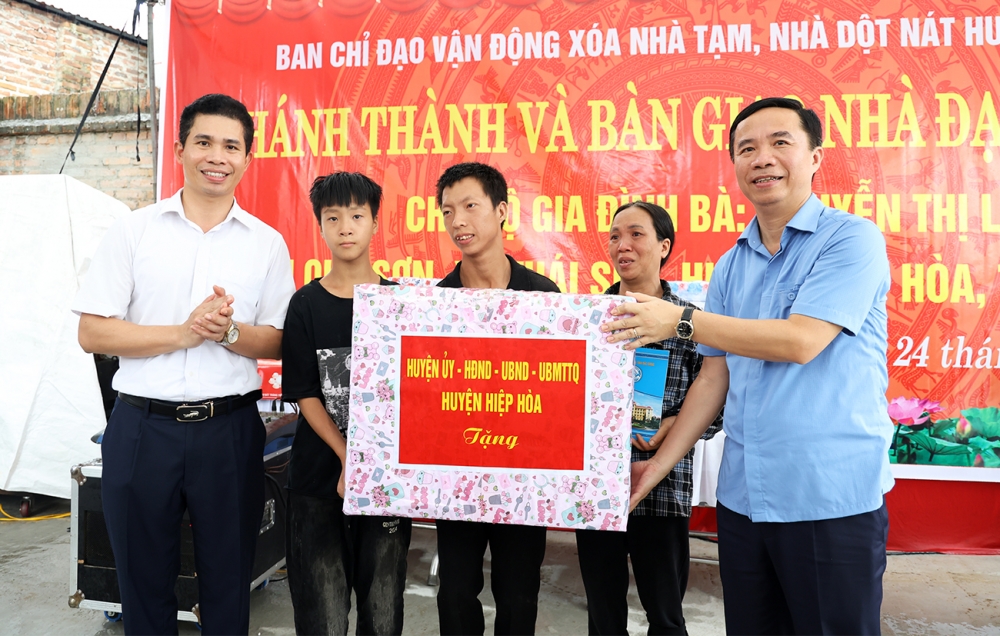 Bắc Giang: Trích Quỹ “Vì người nghèo” hỗ trợ xây dựng xóa nhà tạm, nhà dột nát cho hộ nghèo, hộ cận nghèo cần được sửa chữa, xây mới