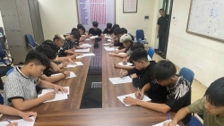 bat giu 20 thanh thieu nien lang lach danh vong tren duong