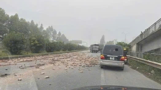 xu ly lai xe de roi vai nhieu gach tren cao toc ha noi bac giang