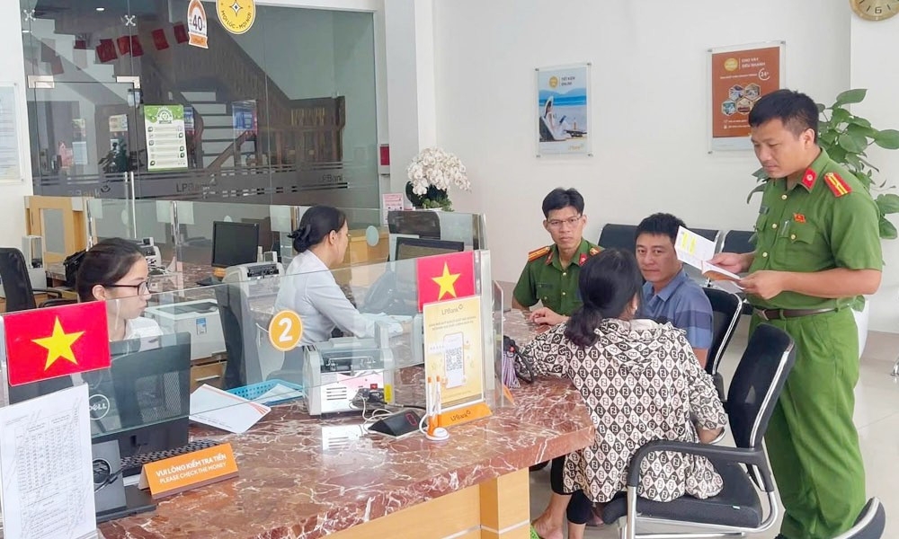 Bắc Ninh: Người phụ nữ bị lừa 900 triệu đồng sau khi "kết bạn" với tỷ phú USD giả mạo