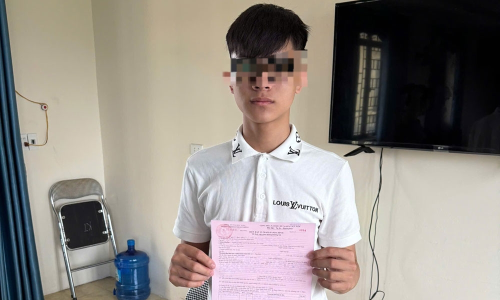 Bắc Ninh: Xử lý nam thanh niên tự đăng clip đi xe không mũ bảo hiểm lên mạng xã hội