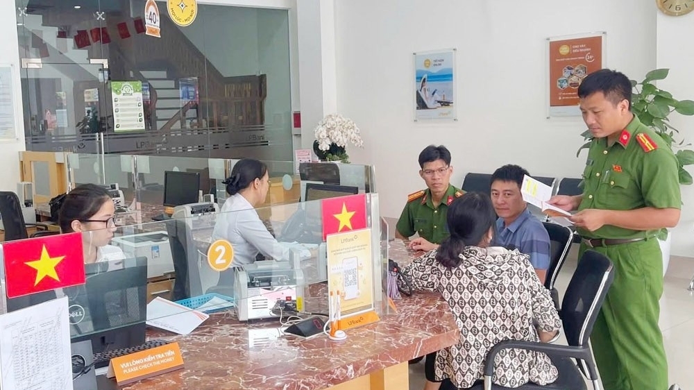 Bắc Ninh: Người phụ nữ bị lừa 900 triệu đồng sau khi "kết bạn" với tỷ phú USD giả mạo