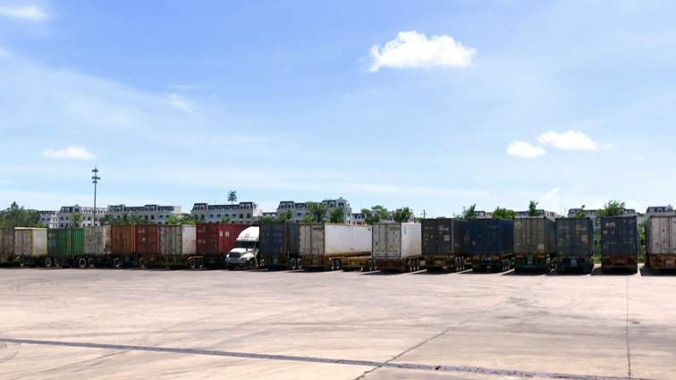 Buôn lậu tinh vi quy mô 'khủng': Lợi dụng hàng gia công để xen kẽ hàng lậu, bắt giữ 9 nghi phạm