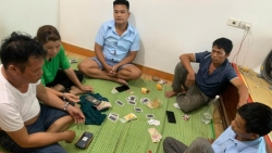 Bắc Ninh: Bắt quả tang 5 đối tượng đánh bạc bằng hình thức đánh sâm