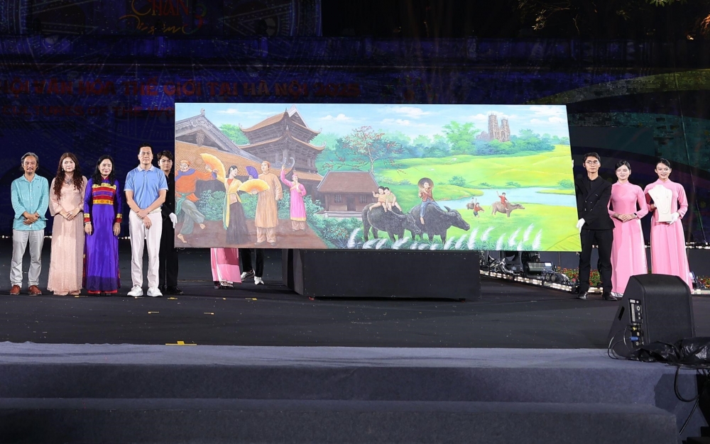 Hai tác phẩm của họa sĩ Ngô Bá Hoàng được đấu giá hơn 1,5 tỷ đồng để ủng hộ đồng bào vùng lũ