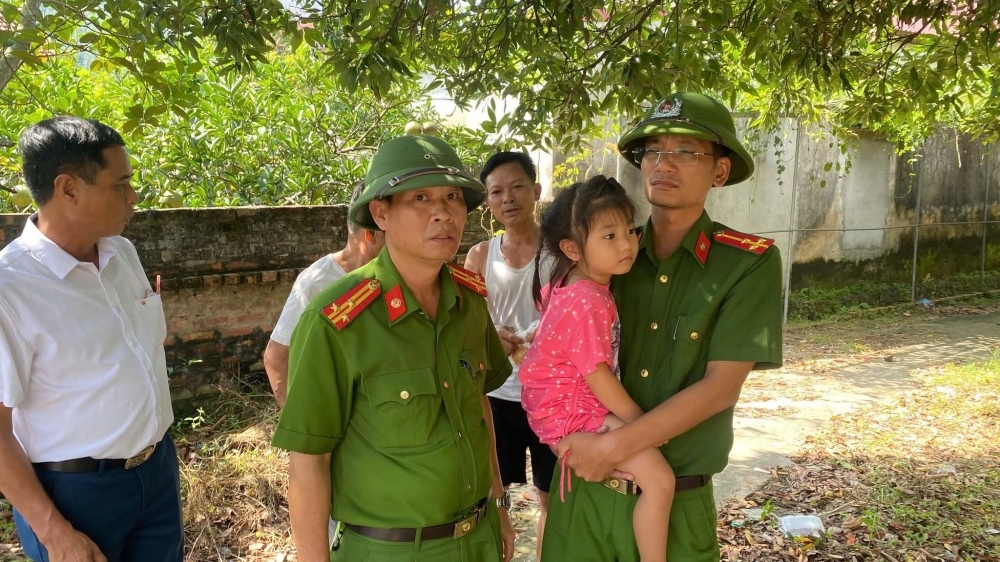 Bắc Ninh: Giải cứu an toàn cháu bé 4 tuổi bị treo cổ