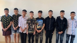 bac ninh tam giu 5 thanh nien mang hung khi nguy hiem gay roi trat tu cong cong
