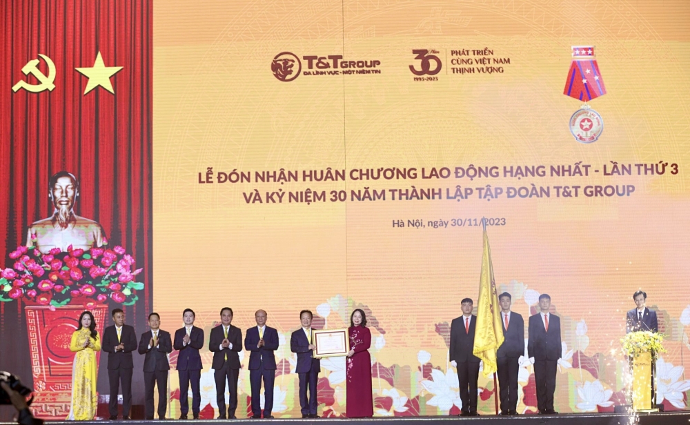 T&T Group được vinh danh Top 30 Tập đoàn đầu tư chiến lược Việt Nam (ALPHA30): Dấu ấn hệ sinh thái đa ngành bền vững T&T Group được vinh danh Top 30 Tập đoàn đầu tư chiến lược Việt Nam (ALPHA30): Dấu ấn hệ sinh thái đa ngành bền vững