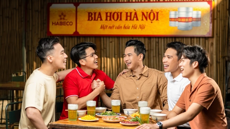 Bia Hơi Hà Nội - Từ thành tựu sáng tạo của người Việt đến nét văn hóa riêng xứ kinh kỳ