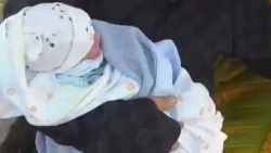 bac giang be trai 4 ngay tuoi bi bo roi o ven duong