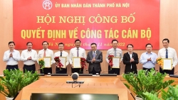 ubnd tp ha noi cong bo 6 quyet dinh ve cong tac can bo