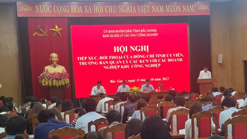Trưởng Ban Quản lý các KCN tỉnh Bắc Giang tiếp xúc, đối thoại với  gần 200 doanh nghiệp