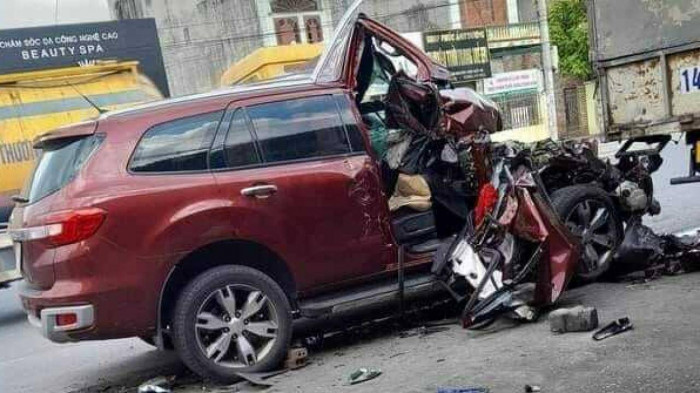 Quảng Ninh: Va chạm xe tải đỗ ven đường, 4 người bị thương