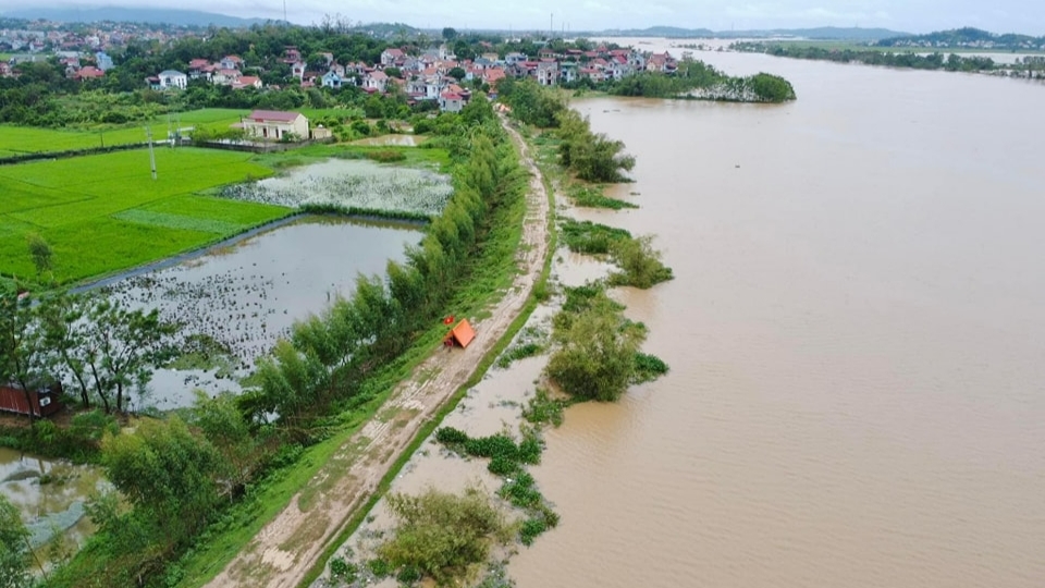 Bắc Giang: Công bố tình huống khẩn cấp để khắc phục sự cố các tuyến đê tại huyện Yên Dũng