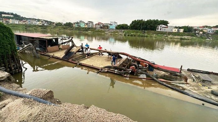 Bắc Giang: Khởi tố một bị can khai thác cát trái phép