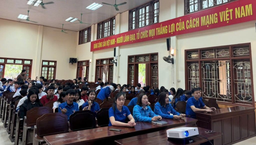 Tuổi trẻ Hưng Yên lan tỏa tinh thần chuyển đổi số đến từng hộ dân