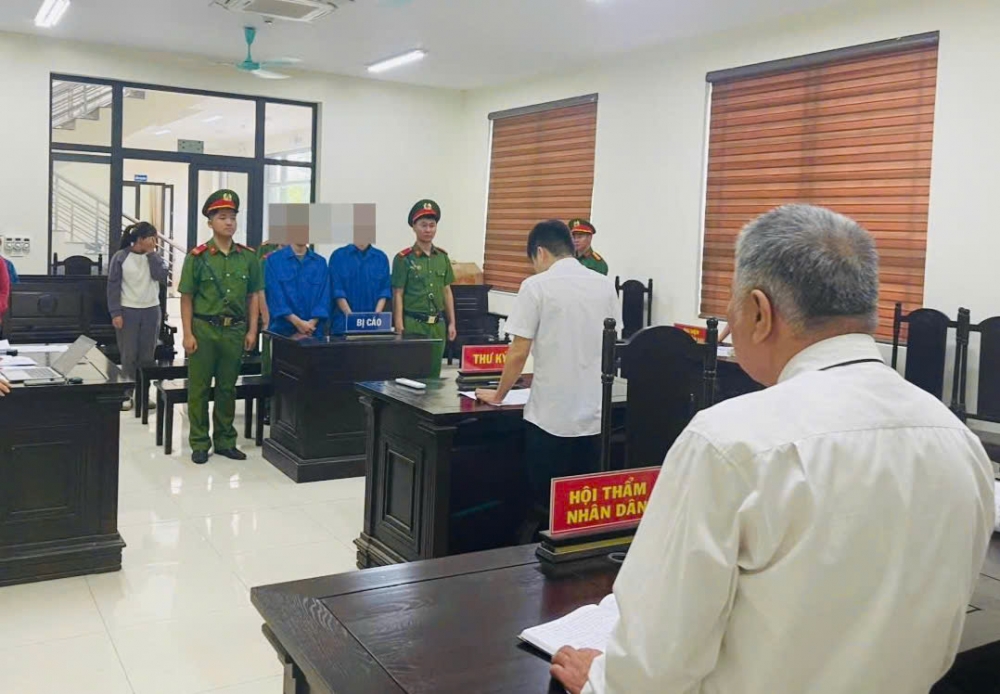 Bắc Ninh: Tuyên án 9 năm tù cho 2 bị cáo chưa thành niên cướp tài sản Bắc Ninh: Tuyên án 9 năm tù cho 2 bị cáo chưa thành niên cướp tài sản