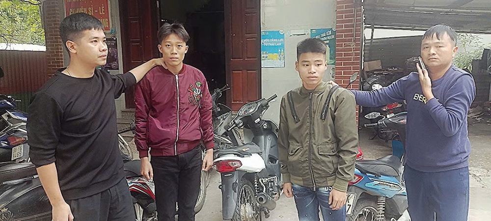 Bắc Ninh: Bắt giữ 2 thiếu niên dùng đinh ba cướp xe máy trên cao tốc Bắc Ninh: Bắt giữ 2 thiếu niên dùng đinh ba cướp xe máy trên cao tốc