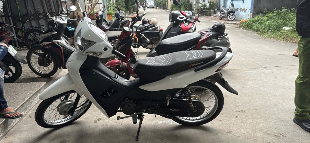 Bắc Ninh: Bắt giữ 2 thiếu niên dùng đinh ba cướp xe máy trên cao tốc Bắc Ninh: Bắt giữ 2 thiếu niên dùng đinh ba cướp xe máy trên cao tốc