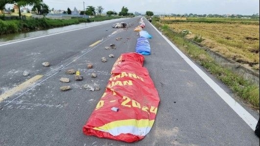 Ninh Bình: Khởi tố phụ nữ vì dùng vật cản phơi thóc trên đường, khiến 1 người tử vong