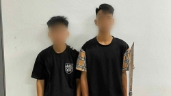 bac ninh xu phat 2 thieu nien mang dao phong lon ra oai tren duong pho