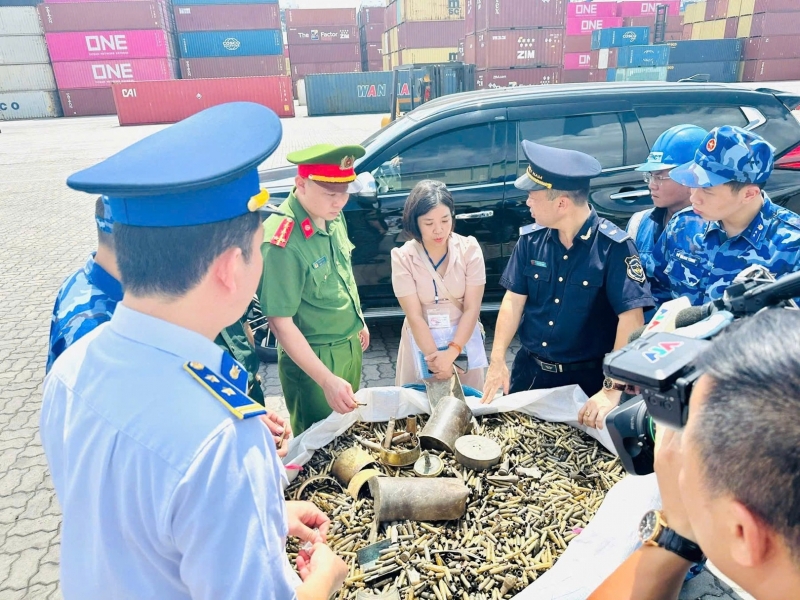 Phát hiện hơn 25 tấn đạn, vỏ đạn quân dụng nhập khẩu qua cảng Đình Vũ