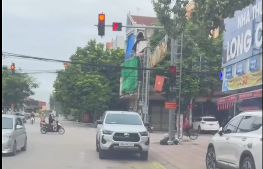 Bắc Ninh: Xử lý trường hợp dừng, đỗ xe ngược chiều trên tuyến ĐT295